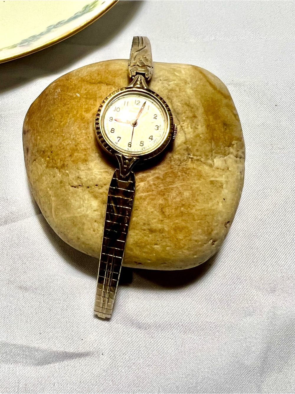 Vntg Wakmann Hong Kong Watch, manually wind up, working but need cleaning, as is